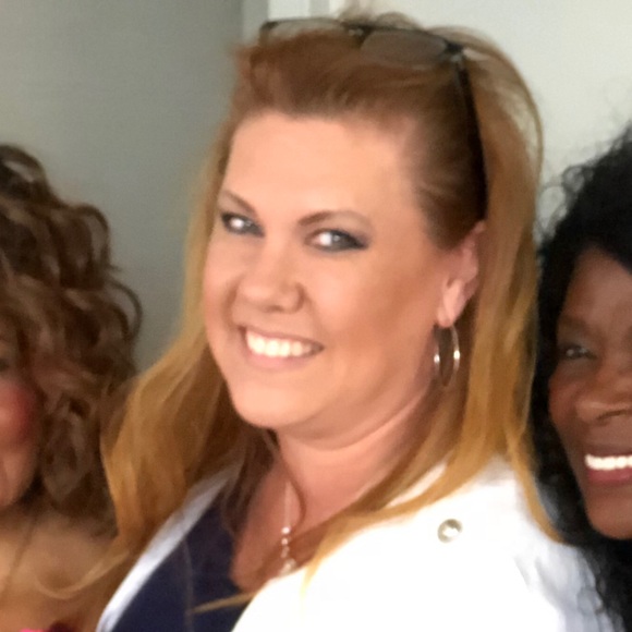 Meet your Posher, Becky - Picture 2 of 8